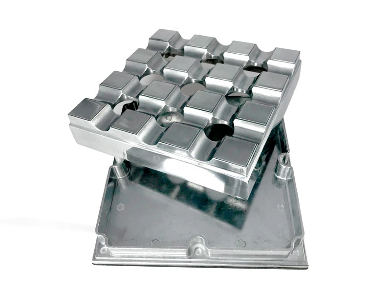 Club All Metal Cast Body Grid Design Ashtray - Image 3